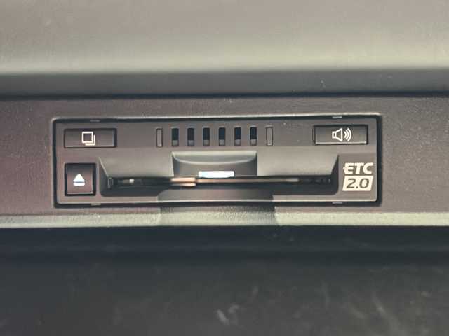 レクサス ＮＸ 300h Fスポーツ 岐阜県 2018(平30)年 2.3万km ホワイトノーヴァガラスフレーク 登録時走行距離22234km/純正ナビ【CD/DVD/Bluetooth】/フルセグテレビ/バックカメラ/衝突軽減ブレーキ/レーダークルーズコントロール/ブラインドスポットモニター/レーンキープアシスト/前席パワーシート【シートヒーター/エアシート】/赤革シート/三眼LEDヘッドライト/革巻きステアリング/ETC2.0/純正18インチアルミ