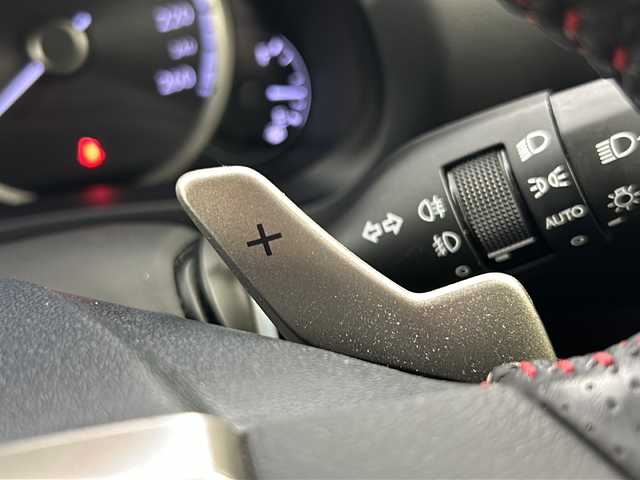 レクサス ＮＸ 300h Fスポーツ 岐阜県 2018(平30)年 2.3万km ホワイトノーヴァガラスフレーク 登録時走行距離22234km/純正ナビ【CD/DVD/Bluetooth】/フルセグテレビ/バックカメラ/衝突軽減ブレーキ/レーダークルーズコントロール/ブラインドスポットモニター/レーンキープアシスト/前席パワーシート【シートヒーター/エアシート】/赤革シート/三眼LEDヘッドライト/革巻きステアリング/ETC2.0/純正18インチアルミ