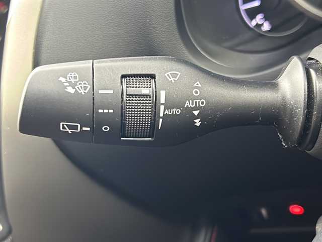 レクサス ＮＸ 300h Fスポーツ 岐阜県 2018(平30)年 2.3万km ホワイトノーヴァガラスフレーク 登録時走行距離22234km/純正ナビ【CD/DVD/Bluetooth】/フルセグテレビ/バックカメラ/衝突軽減ブレーキ/レーダークルーズコントロール/ブラインドスポットモニター/レーンキープアシスト/前席パワーシート【シートヒーター/エアシート】/赤革シート/三眼LEDヘッドライト/革巻きステアリング/ETC2.0/純正18インチアルミ