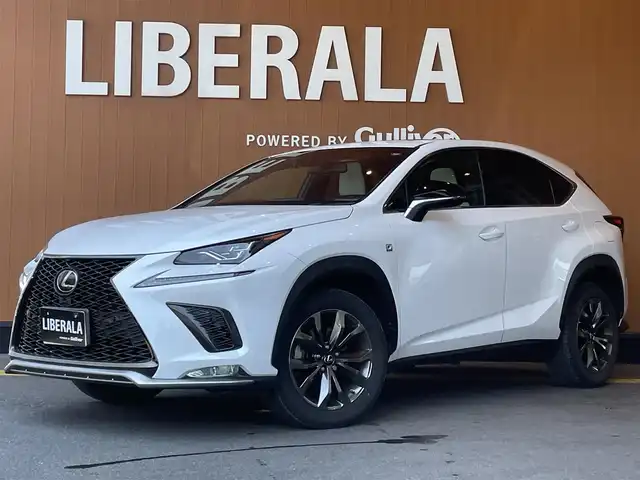 レクサス ＮＸ 300 Fスポーツ 高知県 2018(平30)年 2.5万km パール 純正SDナビ/【CD/DVD/BT/フルセグTV】/バックカメラ/クルーズコントロール(追従走行有り)/ステアリングヒーター/パーキングサポートブレーキ/衝突被害軽減ブレーキ/車線逸脱警報/車線逸脱制御/チルト＆スライド式ムーンルーフ/ルーフレール/本革シート【白】/シートヒーター/エアシート/パワーシート(メモリ機能有り)/コーナー、バックセンサー/パワーバックドア/ETC2.0/純正ドライブレコーダー/パドルシフト/ステアリングヒーター/オートホールド/オートライト/三眼フルLED/純正LEDライト/スマートキー/プッシュスタート/MTモード付きAT/純正アルミホイール 18インチ/ウインカーミラー/純正フロアマット