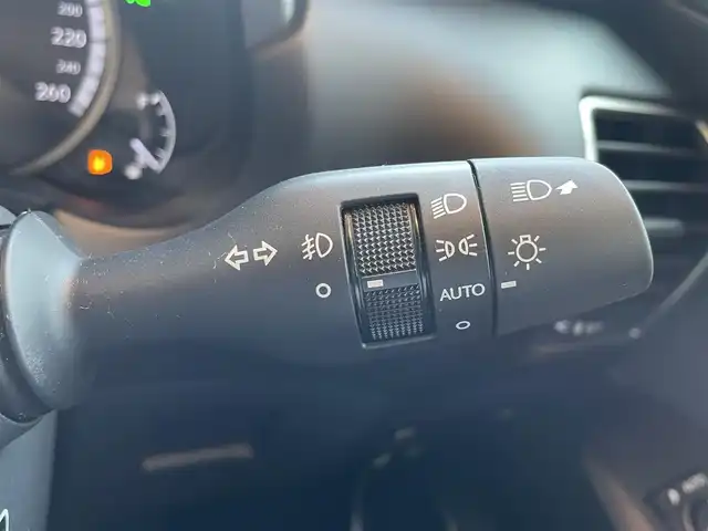 レクサス ＮＸ 300 Fスポーツ 高知県 2018(平30)年 2.5万km パール 純正SDナビ/【CD/DVD/BT/フルセグTV】/バックカメラ/クルーズコントロール(追従走行有り)/ステアリングヒーター/パーキングサポートブレーキ/衝突被害軽減ブレーキ/車線逸脱警報/車線逸脱制御/チルト＆スライド式ムーンルーフ/ルーフレール/本革シート【白】/シートヒーター/エアシート/パワーシート(メモリ機能有り)/コーナー、バックセンサー/パワーバックドア/ETC2.0/純正ドライブレコーダー/パドルシフト/ステアリングヒーター/オートホールド/オートライト/三眼フルLED/純正LEDライト/スマートキー/プッシュスタート/MTモード付きAT/純正アルミホイール 18インチ/ウインカーミラー/純正フロアマット