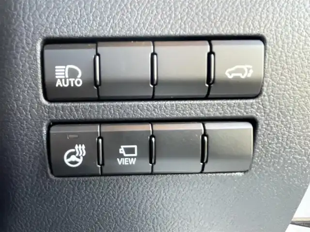 レクサス ＮＸ 300 Fスポーツ 高知県 2018(平30)年 2.5万km パール 純正SDナビ/【CD/DVD/BT/フルセグTV】/バックカメラ/クルーズコントロール(追従走行有り)/ステアリングヒーター/パーキングサポートブレーキ/衝突被害軽減ブレーキ/車線逸脱警報/車線逸脱制御/チルト＆スライド式ムーンルーフ/ルーフレール/本革シート【白】/シートヒーター/エアシート/パワーシート(メモリ機能有り)/コーナー、バックセンサー/パワーバックドア/ETC2.0/純正ドライブレコーダー/パドルシフト/ステアリングヒーター/オートホールド/オートライト/三眼フルLED/純正LEDライト/スマートキー/プッシュスタート/MTモード付きAT/純正アルミホイール 18インチ/ウインカーミラー/純正フロアマット