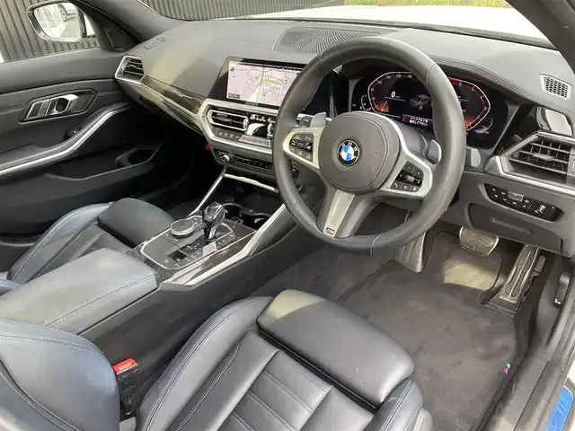 ＢＭＷ ３２０ｉ Mスポーツ 福岡県 2019(令1)年 4.1万km アルピンホワイトⅢ デビューＰＫＧ　/インテリセーフ　/サンルーフ　/ナビ　/ｃａｒｐｌａｙ　/ＡＣＣ　/ＢＳＭ　/ステアリングサポート　/車線逸脱警告/前後ＰＤＣ　/パーキングアシスト　/ワイヤレス充電　/黒革シート　/シートヒーター　/パワーシート/パワートランク　/LED/オートハイビーム/前後ドラレコ/ETC/純正19インチAW