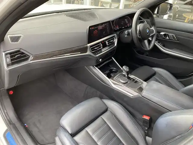 ＢＭＷ ３２０ｉ Mスポーツ 福岡県 2019(令1)年 4.1万km アルピンホワイトⅢ デビューＰＫＧ　/インテリセーフ　/サンルーフ　/ナビ　/ｃａｒｐｌａｙ　/ＡＣＣ　/ＢＳＭ　/ステアリングサポート　/車線逸脱警告/前後ＰＤＣ　/パーキングアシスト　/ワイヤレス充電　/黒革シート　/シートヒーター　/パワーシート/パワートランク　/LED/オートハイビーム/前後ドラレコ/ETC/純正19インチAW