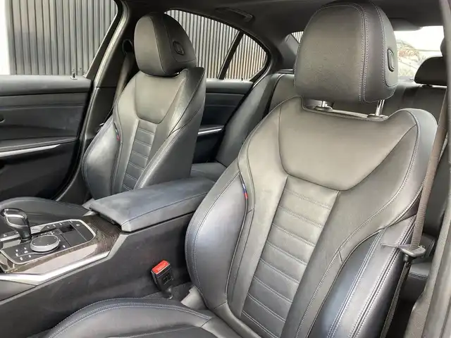 ＢＭＷ ３２０ｉ Mスポーツ 福岡県 2019(令1)年 4.1万km アルピンホワイトⅢ デビューＰＫＧ　/インテリセーフ　/サンルーフ　/ナビ　/ｃａｒｐｌａｙ　/ＡＣＣ　/ＢＳＭ　/ステアリングサポート　/車線逸脱警告/前後ＰＤＣ　/パーキングアシスト　/ワイヤレス充電　/黒革シート　/シートヒーター　/パワーシート/パワートランク　/LED/オートハイビーム/前後ドラレコ/ETC/純正19インチAW