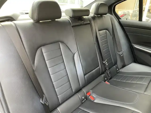 ＢＭＷ ３２０ｉ Mスポーツ 福岡県 2019(令1)年 4.1万km アルピンホワイトⅢ デビューＰＫＧ　/インテリセーフ　/サンルーフ　/ナビ　/ｃａｒｐｌａｙ　/ＡＣＣ　/ＢＳＭ　/ステアリングサポート　/車線逸脱警告/前後ＰＤＣ　/パーキングアシスト　/ワイヤレス充電　/黒革シート　/シートヒーター　/パワーシート/パワートランク　/LED/オートハイビーム/前後ドラレコ/ETC/純正19インチAW