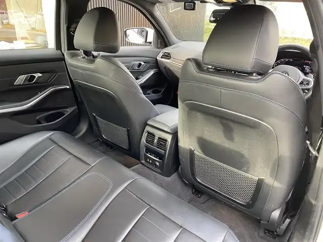 ＢＭＷ ３２０ｉ Mスポーツ 福岡県 2019(令1)年 4.1万km アルピンホワイトⅢ デビューＰＫＧ　/インテリセーフ　/サンルーフ　/ナビ　/ｃａｒｐｌａｙ　/ＡＣＣ　/ＢＳＭ　/ステアリングサポート　/車線逸脱警告/前後ＰＤＣ　/パーキングアシスト　/ワイヤレス充電　/黒革シート　/シートヒーター　/パワーシート/パワートランク　/LED/オートハイビーム/前後ドラレコ/ETC/純正19インチAW