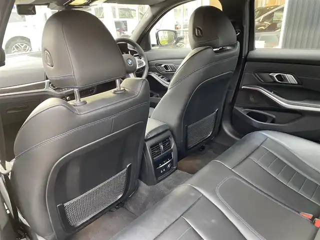 ＢＭＷ ３２０ｉ Mスポーツ 福岡県 2019(令1)年 4.1万km アルピンホワイトⅢ デビューＰＫＧ　/インテリセーフ　/サンルーフ　/ナビ　/ｃａｒｐｌａｙ　/ＡＣＣ　/ＢＳＭ　/ステアリングサポート　/車線逸脱警告/前後ＰＤＣ　/パーキングアシスト　/ワイヤレス充電　/黒革シート　/シートヒーター　/パワーシート/パワートランク　/LED/オートハイビーム/前後ドラレコ/ETC/純正19インチAW