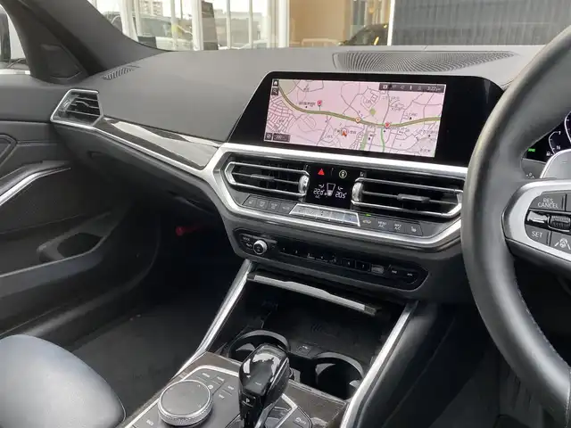 ＢＭＷ ３２０ｉ Mスポーツ 福岡県 2019(令1)年 4.1万km アルピンホワイトⅢ デビューＰＫＧ　/インテリセーフ　/サンルーフ　/ナビ　/ｃａｒｐｌａｙ　/ＡＣＣ　/ＢＳＭ　/ステアリングサポート　/車線逸脱警告/前後ＰＤＣ　/パーキングアシスト　/ワイヤレス充電　/黒革シート　/シートヒーター　/パワーシート/パワートランク　/LED/オートハイビーム/前後ドラレコ/ETC/純正19インチAW