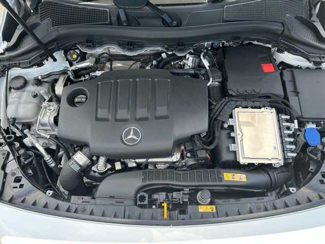 メルセデス・ベンツ Ｍ・ベンツ Ｂ２００ｄ AMGライン 千葉県 2023(令5)年 0.5万km ポーラホワイト 純正ナビ/フルセグTV/Bluetooth接続/ETC/CD/DVD再生/バックカメラ/パワーバックドア/レダークルーズコントロール/前席シートヒーター/1列目メモリーパワーシート/置くだけ充電/レーンアシスト/衝突被害軽減システム/エレクトロニックスタビリティプログラム/アクティブパーキングアシスト/アダクティブハイビームアシストプラス/電動格納ウィンカーミラー/プッシュスタート/スマートキー/スペアキー１本/LEDマルチビームハイライト/18インチAMGアルミホイール/純正フロアマット/保証書/取扱説明書
