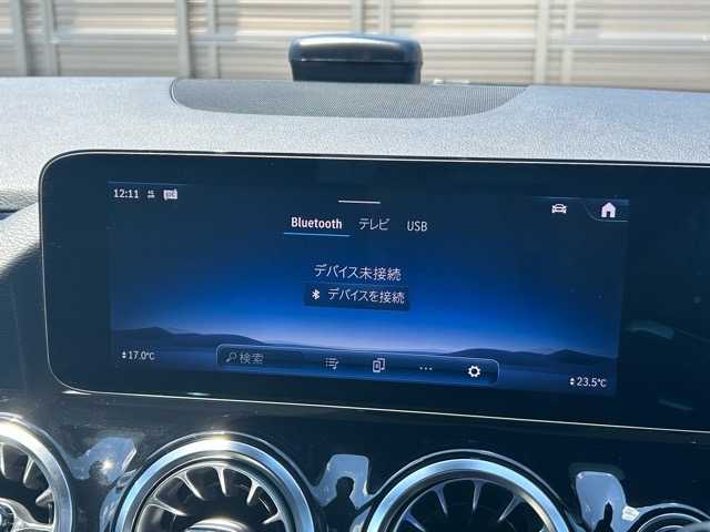 メルセデス・ベンツ Ｍ・ベンツ Ｂ２００ｄ AMGライン 千葉県 2023(令5)年 0.5万km ポーラホワイト 純正ナビ/フルセグTV/Bluetooth接続/ETC/CD/DVD再生/バックカメラ/パワーバックドア/レダークルーズコントロール/前席シートヒーター/1列目メモリーパワーシート/置くだけ充電/レーンアシスト/衝突被害軽減システム/エレクトロニックスタビリティプログラム/アクティブパーキングアシスト/アダクティブハイビームアシストプラス/電動格納ウィンカーミラー/プッシュスタート/スマートキー/スペアキー１本/LEDマルチビームハイライト/18インチAMGアルミホイール/純正フロアマット/保証書/取扱説明書