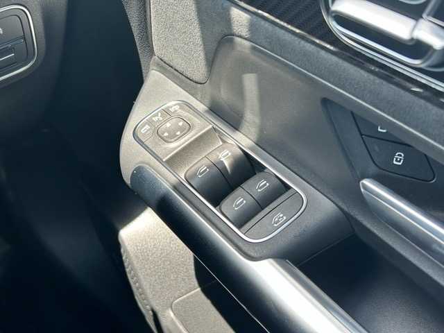 メルセデス・ベンツ Ｍ・ベンツ Ｂ２００ｄ AMGライン 千葉県 2023(令5)年 0.5万km ポーラホワイト 純正ナビ/フルセグTV/Bluetooth接続/ETC/CD/DVD再生/バックカメラ/パワーバックドア/レダークルーズコントロール/前席シートヒーター/1列目メモリーパワーシート/置くだけ充電/レーンアシスト/衝突被害軽減システム/エレクトロニックスタビリティプログラム/アクティブパーキングアシスト/アダクティブハイビームアシストプラス/電動格納ウィンカーミラー/プッシュスタート/スマートキー/スペアキー１本/LEDマルチビームハイライト/18インチAMGアルミホイール/純正フロアマット/保証書/取扱説明書