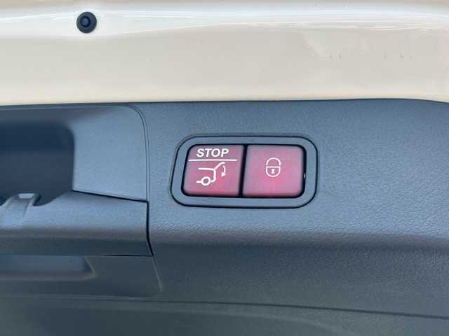 メルセデス・ベンツ Ｍ・ベンツ Ｂ２００ｄ AMGライン 千葉県 2023(令5)年 0.5万km ポーラホワイト 純正ナビ/フルセグTV/Bluetooth接続/ETC/CD/DVD再生/バックカメラ/パワーバックドア/レダークルーズコントロール/前席シートヒーター/1列目メモリーパワーシート/置くだけ充電/レーンアシスト/衝突被害軽減システム/エレクトロニックスタビリティプログラム/アクティブパーキングアシスト/アダクティブハイビームアシストプラス/電動格納ウィンカーミラー/プッシュスタート/スマートキー/スペアキー１本/LEDマルチビームハイライト/18インチAMGアルミホイール/純正フロアマット/保証書/取扱説明書