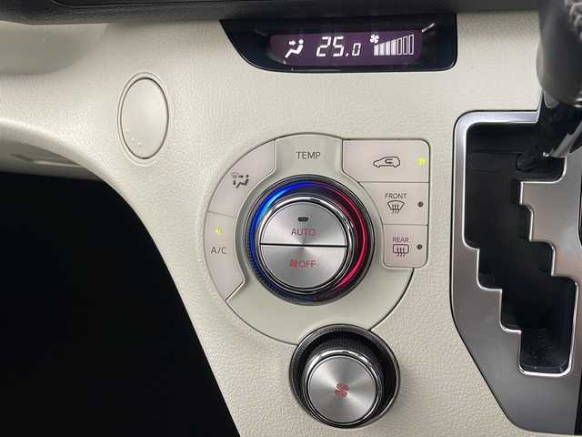 トヨタ シエンタ ハイブリッド G 埼玉県 2017(平29)年 6.9万km シルバーM 純正メモリナビ/バックカメラ/ETC/オートマチックハイビーム/LPA/PCS/ドライブモードセレクト/ステリモ/シートヒーター/純正フロアマット/純正ドアバイザー/ウィンカーミラー/フォグランプ/スマートキー/プッシュスタート/両側パワースライドドア/LEDヘッドライト/オートライト
