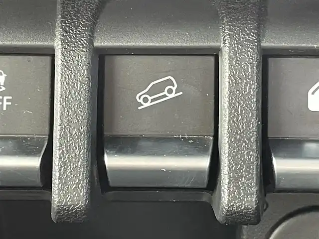 スズキ ジムニー XL 山梨県 2023(令5)年 0.9万km ジャングルグリーン 純正オーディオ/CD/Bluetooth/AM/FM/USB/純正AW16インチ/横滑り防止装置/レーンキープアシスト/スマートキー/プッシュスタート