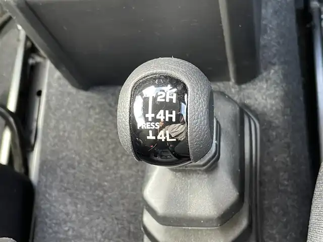 スズキ ジムニー XL 山梨県 2023(令5)年 0.9万km ジャングルグリーン 純正オーディオ/CD/Bluetooth/AM/FM/USB/純正AW16インチ/横滑り防止装置/レーンキープアシスト/スマートキー/プッシュスタート