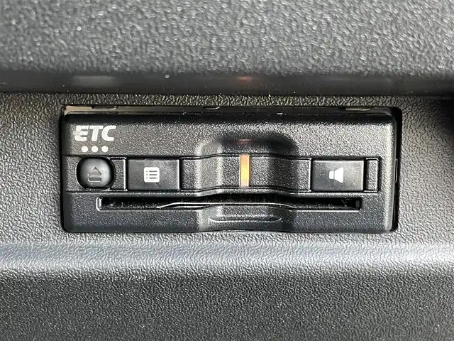 スズキ ジムニー XL 山梨県 2023(令5)年 0.9万km ジャングルグリーン 純正オーディオ/CD/Bluetooth/AM/FM/USB/純正AW16インチ/横滑り防止装置/レーンキープアシスト/スマートキー/プッシュスタート