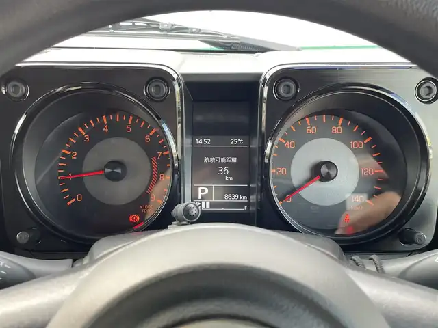 スズキ ジムニー XL 山梨県 2023(令5)年 0.9万km ジャングルグリーン 純正オーディオ/CD/Bluetooth/AM/FM/USB/純正AW16インチ/横滑り防止装置/レーンキープアシスト/スマートキー/プッシュスタート