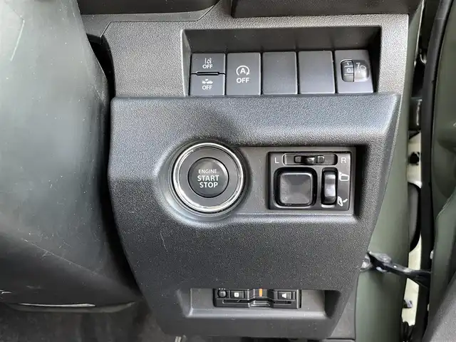 スズキ ジムニー XL 山梨県 2023(令5)年 0.9万km ジャングルグリーン 純正オーディオ/CD/Bluetooth/AM/FM/USB/純正AW16インチ/横滑り防止装置/レーンキープアシスト/スマートキー/プッシュスタート