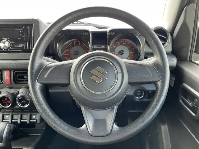 スズキ ジムニー XL 山梨県 2023(令5)年 0.9万km ジャングルグリーン 純正オーディオ/CD/Bluetooth/AM/FM/USB/純正AW16インチ/横滑り防止装置/レーンキープアシスト/スマートキー/プッシュスタート