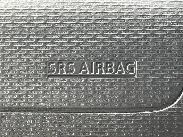 スズキ ジムニー XL 山梨県 2023(令5)年 0.9万km ジャングルグリーン 純正オーディオ/CD/Bluetooth/AM/FM/USB/純正AW16インチ/横滑り防止装置/レーンキープアシスト/スマートキー/プッシュスタート