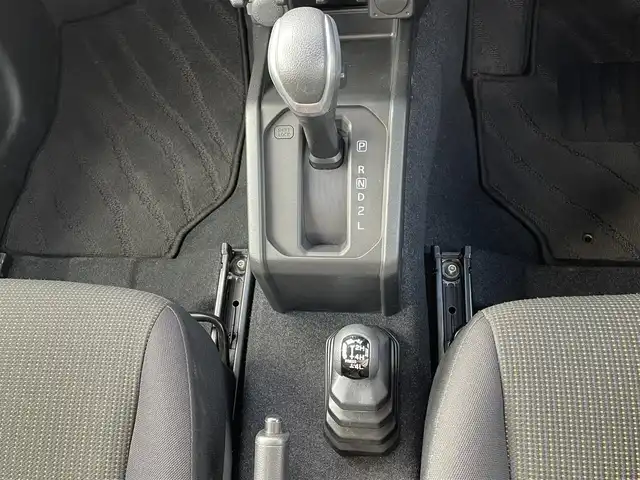 スズキ ジムニー XL 山梨県 2023(令5)年 0.9万km ジャングルグリーン 純正オーディオ/CD/Bluetooth/AM/FM/USB/純正AW16インチ/横滑り防止装置/レーンキープアシスト/スマートキー/プッシュスタート