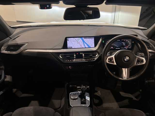 ＢＭＷ Ｍ１３５ｉ xDrive 新潟県 2020(令2)年 2.3万km アルピンホワイトⅢ Mスポーツシート/純正ナビ/バックカメラ/ETC/ドライブレコーダー/アクティブクルーズコントロール/パドルシフト/衝突被害軽減ブレーキ/レーンキープアシスト/ブラインドスポットアシスト/パワーシート/シートヒーター/パワーバックドア/純正18インチアルミホイール/LEDヘッドライト/パーキングアシスト