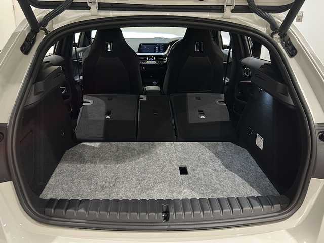 ＢＭＷ Ｍ１３５ｉ xDrive 新潟県 2020(令2)年 2.3万km アルピンホワイトⅢ Mスポーツシート/純正ナビ/バックカメラ/ETC/ドライブレコーダー/アクティブクルーズコントロール/パドルシフト/衝突被害軽減ブレーキ/レーンキープアシスト/ブラインドスポットアシスト/パワーシート/シートヒーター/パワーバックドア/純正18インチアルミホイール/LEDヘッドライト/パーキングアシスト