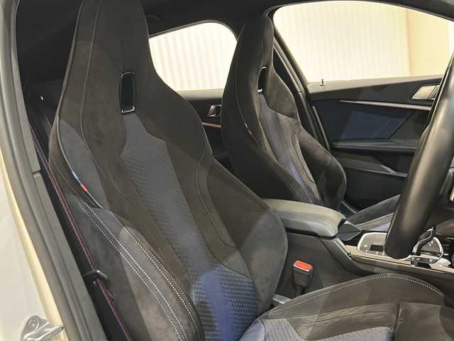 ＢＭＷ Ｍ１３５ｉ xDrive 新潟県 2020(令2)年 2.3万km アルピンホワイトⅢ Mスポーツシート/純正ナビ/バックカメラ/ETC/ドライブレコーダー/アクティブクルーズコントロール/パドルシフト/衝突被害軽減ブレーキ/レーンキープアシスト/ブラインドスポットアシスト/パワーシート/シートヒーター/パワーバックドア/純正18インチアルミホイール/LEDヘッドライト/パーキングアシスト