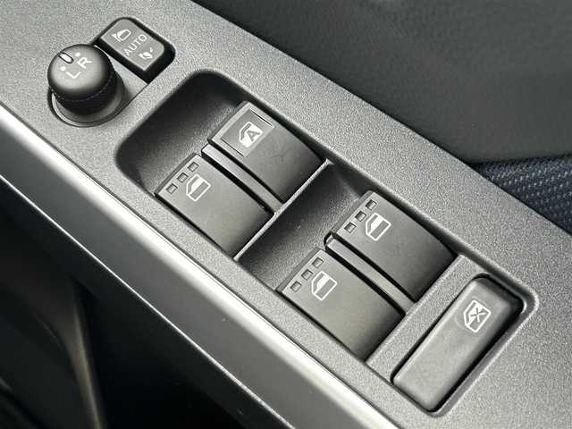 トヨタ ルーミー カスタムG 岩手県 2024(令6)年 0.1万km パールホワイトⅢ ・ワンオーナー/・両側パワースライドドア/・ACC（アクティブクルーズコントロール）/・純正ディスプレイオーディオ（Ａｐｐｌｅ　ＣａｒＰｌａｙ/フルセグTV/BT/USB/ipod/ラジオ）/・全周囲カメラ/・Ｄ席＋Ｎ席シートヒーター/・電子パーキング/・ブレーキホールド/・横滑り防止/・アイドリングストップ/・純正フロアマット/・ドアバイザー/・サンシェード/・オートライト/・nanoe エアコン