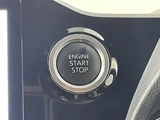 トヨタ ノア S－Z 埼玉県 2022(令4)年 1.9万km ホワイトパールクリスタルシャイン 純正ディスプレイオーディオ　フリップダウンモニター　バックカメラ　ＤＶＤ再生　セーフティセンス　レーダークルーズコントロール　ビルトインＥＴＣ２．０　前後ドライブレコーダー　シートヒーター　地デジＴＶ