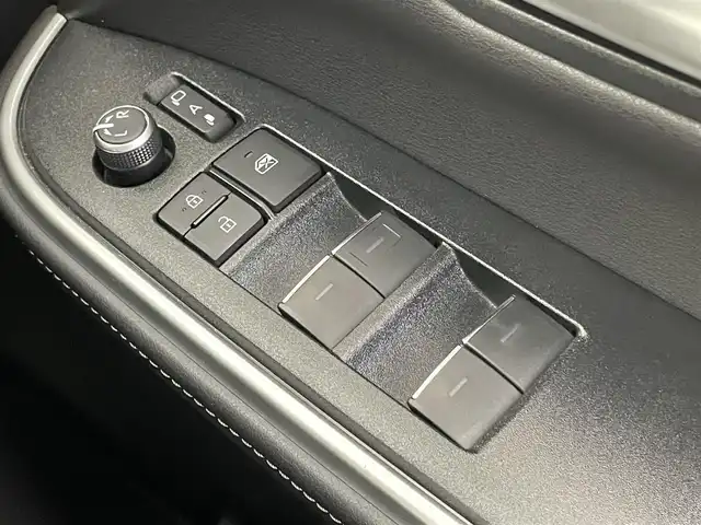 トヨタ ノア S－Z 埼玉県 2022(令4)年 1.9万km ホワイトパールクリスタルシャイン 純正ディスプレイオーディオ　フリップダウンモニター　バックカメラ　ＤＶＤ再生　セーフティセンス　レーダークルーズコントロール　ビルトインＥＴＣ２．０　前後ドライブレコーダー　シートヒーター　地デジＴＶ