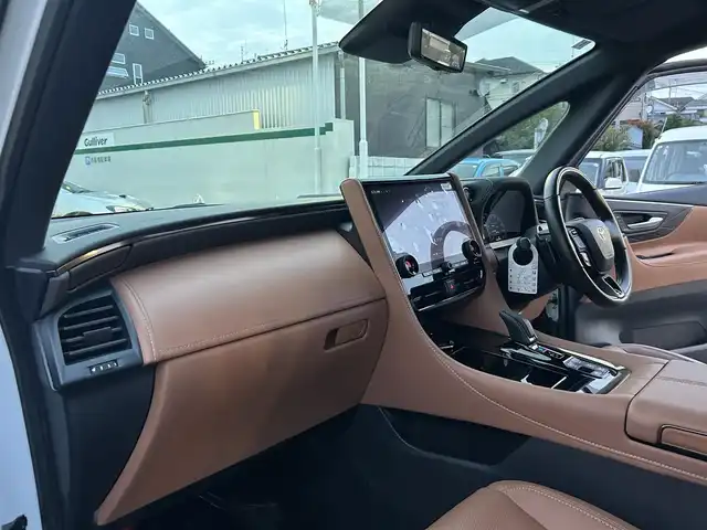 トヨタ ヴェルファイア ハイブリット Z プレミア 東京都 2024(令6)年 1.1万km プラチナホワイトパールマイカ ワンオーナー/４WD/純正ナビ/・Bluetooth/TV/USB/Toyota　Safety　Sense/・プリクラッシュセーフティー/・レーントレーシングアシスト＋レーンディパーチャーアラート/・レーダークルーズコントロール/・アダクティブハイビームシステム/・ロードサインアシスト/・ドライバー異常時対応システム/・プロアクティブドライビングアシスト/・発信遅れ告知機能/ブラインドスポットモニター＋安心降車アシスト＋後方車両接近告知＋周辺車両接近時サポート/パノラミックビューモニター/バックカメラ/おくだけ充電/ガラスルーフ/サンシェード/室内カーテン/フリップダウンモニター/ユニバーサルステップ/オートライト/両側パワースライドドア/コーナーセンサー/スペアキー1本