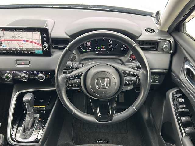 ホンダ ヴェゼル ハイブリッド e:HEV Z 三重県 2021(令3)年 4.8万km クリスタルブラックパール 純正ナビ　/全周囲カメラ /BSM /ワイヤレス充電器 /ビルトインETC2.0 /ステアリングヒーター /革巻きステアリング/ステアリングスイッチ/パワーバックドア /コーナーセンサー /前後ドライブレコーダー/前席シートヒーター /ハーフレザーシート/レーダークルーズコントロール/レーンキープアシスト/衝突軽減ブレーキ/純正フロアマット/LEDヘッドライト/オートハイビーム /オートライト/電動格納ミラー/禁煙車