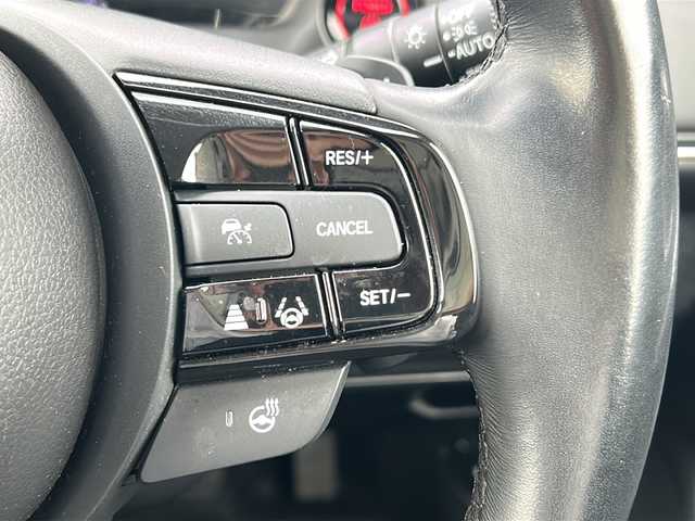 ホンダ ヴェゼル ハイブリッド e:HEV Z 三重県 2021(令3)年 4.8万km クリスタルブラックパール 純正ナビ　/全周囲カメラ /BSM /ワイヤレス充電器 /ビルトインETC2.0 /ステアリングヒーター /革巻きステアリング/ステアリングスイッチ/パワーバックドア /コーナーセンサー /前後ドライブレコーダー/前席シートヒーター /ハーフレザーシート/レーダークルーズコントロール/レーンキープアシスト/衝突軽減ブレーキ/純正フロアマット/LEDヘッドライト/オートハイビーム /オートライト/電動格納ミラー/禁煙車