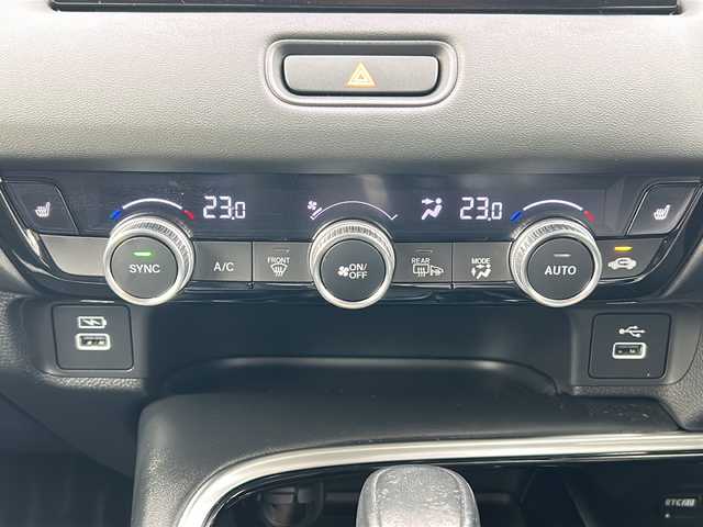 ホンダ ヴェゼル ハイブリッド e:HEV Z 三重県 2021(令3)年 4.8万km クリスタルブラックパール 純正ナビ　/全周囲カメラ /BSM /ワイヤレス充電器 /ビルトインETC2.0 /ステアリングヒーター /革巻きステアリング/ステアリングスイッチ/パワーバックドア /コーナーセンサー /前後ドライブレコーダー/前席シートヒーター /ハーフレザーシート/レーダークルーズコントロール/レーンキープアシスト/衝突軽減ブレーキ/純正フロアマット/LEDヘッドライト/オートハイビーム /オートライト/電動格納ミラー/禁煙車