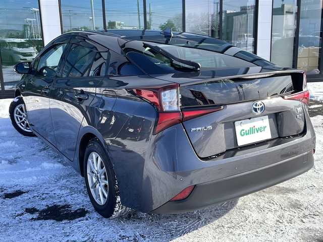トヨタ プリウス A 道東・釧路十勝 2019(平31)年 8.8万km グレーメタリック ・4WD/・純正9インチSDナビ/(CD FM AM BT フルセグ)/・バックカメラ/・衝突軽減システム/・追従式クルーズコントロール/・S-IPA/・レーンディパーチャーアラート/・車両接近一時停止スイッチ/・ブライドスポットモニター/・ヘッドアップディスプレイ/・横滑り防止/・純正キー一体型エンジンスターター/・ミラーヒーター/・LEDヘッドライト/・フォグライト/・オートマチックハイビーム/・オートライト/・デジタルインナーミラー/・社外ドライブレコーダー/・フロントワイパーデアイサー/・ETC/・革巻きステアリング/・ステアリングスイッチ/・電格ウィンカーミラー/・ドアバイザー/・スマートキー/・プッシュスタート/・純正AW付夏用タイヤ【2024年製　2ミリ】積込