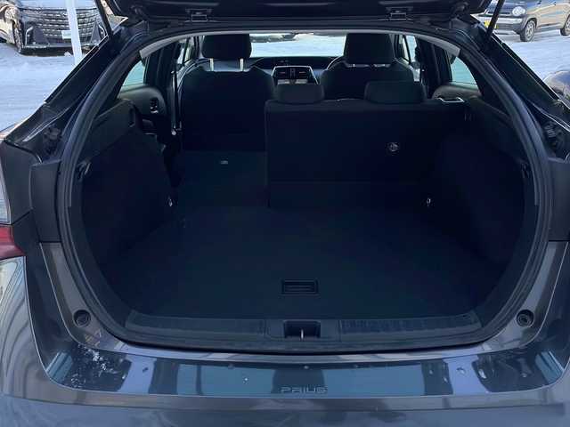 トヨタ プリウス A 道東・釧路十勝 2019(平31)年 8.8万km グレーメタリック ・4WD/・純正9インチSDナビ/(CD FM AM BT フルセグ)/・バックカメラ/・衝突軽減システム/・追従式クルーズコントロール/・S-IPA/・レーンディパーチャーアラート/・車両接近一時停止スイッチ/・ブライドスポットモニター/・ヘッドアップディスプレイ/・横滑り防止/・純正キー一体型エンジンスターター/・ミラーヒーター/・LEDヘッドライト/・フォグライト/・オートマチックハイビーム/・オートライト/・デジタルインナーミラー/・社外ドライブレコーダー/・フロントワイパーデアイサー/・ETC/・革巻きステアリング/・ステアリングスイッチ/・電格ウィンカーミラー/・ドアバイザー/・スマートキー/・プッシュスタート/・純正AW付夏用タイヤ【2024年製　2ミリ】積込