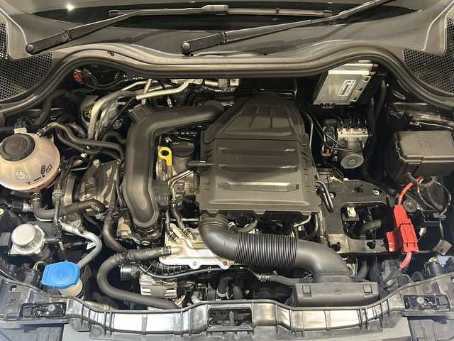 アウディ Ａ１ SB 1．0TFSI スポーツ 新潟県 2018(平30)年 2.7万km ミトスブラックメタリック オプション/ミラノレザーシート/シートヒーター/ナビキセノンプラスパッケージ/-MMIナビゲーション/-CD/DVD/Bluetooth/フルセグTV/-ETC/-HIDヘッドライト/コンビニエンスパッケージ/-アドバンスドキー/-アウディパーキングシステム/オートマチックエアコンディショナー/純正16インチアルミホイール/主要装備/ドライブレコーダー/ステアリングリモコン/MTモード付AT/取扱説明書/スペアキー