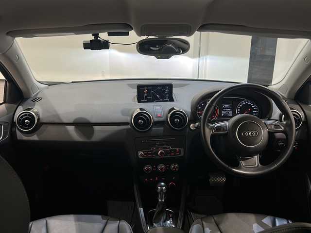 アウディ Ａ１ SB 1．0TFSI スポーツ 新潟県 2018(平30)年 2.7万km ミトスブラックメタリック オプション/ミラノレザーシート/シートヒーター/ナビキセノンプラスパッケージ/-MMIナビゲーション/-CD/DVD/Bluetooth/フルセグTV/-ETC/-HIDヘッドライト/コンビニエンスパッケージ/-アドバンスドキー/-アウディパーキングシステム/オートマチックエアコンディショナー/純正16インチアルミホイール/主要装備/ドライブレコーダー/ステアリングリモコン/MTモード付AT/取扱説明書/スペアキー