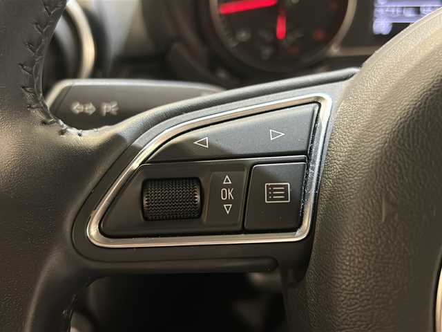 アウディ Ａ１ SB 1．0TFSI スポーツ 新潟県 2018(平30)年 2.7万km ミトスブラックメタリック オプション/ミラノレザーシート/シートヒーター/ナビキセノンプラスパッケージ/-MMIナビゲーション/-CD/DVD/Bluetooth/フルセグTV/-ETC/-HIDヘッドライト/コンビニエンスパッケージ/-アドバンスドキー/-アウディパーキングシステム/オートマチックエアコンディショナー/純正16インチアルミホイール/主要装備/ドライブレコーダー/ステアリングリモコン/MTモード付AT/取扱説明書/スペアキー