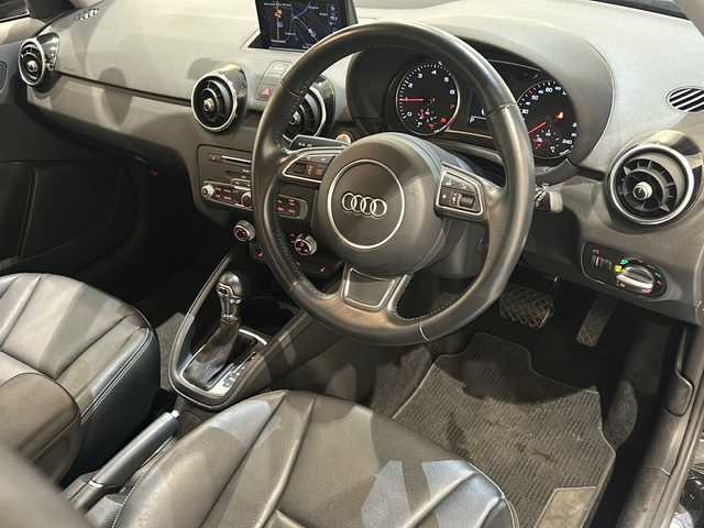 アウディ Ａ１ SB 1．0TFSI スポーツ 新潟県 2018(平30)年 2.7万km ミトスブラックメタリック オプション/ミラノレザーシート/シートヒーター/ナビキセノンプラスパッケージ/-MMIナビゲーション/-CD/DVD/Bluetooth/フルセグTV/-ETC/-HIDヘッドライト/コンビニエンスパッケージ/-アドバンスドキー/-アウディパーキングシステム/オートマチックエアコンディショナー/純正16インチアルミホイール/主要装備/ドライブレコーダー/ステアリングリモコン/MTモード付AT/取扱説明書/スペアキー