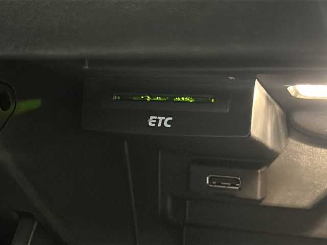 アウディ Ａ１ SB 1．0TFSI スポーツ 新潟県 2018(平30)年 2.7万km ミトスブラックメタリック オプション/ミラノレザーシート/シートヒーター/ナビキセノンプラスパッケージ/-MMIナビゲーション/-CD/DVD/Bluetooth/フルセグTV/-ETC/-HIDヘッドライト/コンビニエンスパッケージ/-アドバンスドキー/-アウディパーキングシステム/オートマチックエアコンディショナー/純正16インチアルミホイール/主要装備/ドライブレコーダー/ステアリングリモコン/MTモード付AT/取扱説明書/スペアキー