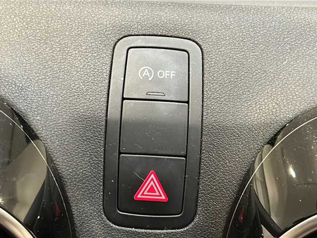 アウディ Ａ１ SB 1．0TFSI スポーツ 新潟県 2018(平30)年 2.7万km ミトスブラックメタリック オプション/ミラノレザーシート/シートヒーター/ナビキセノンプラスパッケージ/-MMIナビゲーション/-CD/DVD/Bluetooth/フルセグTV/-ETC/-HIDヘッドライト/コンビニエンスパッケージ/-アドバンスドキー/-アウディパーキングシステム/オートマチックエアコンディショナー/純正16インチアルミホイール/主要装備/ドライブレコーダー/ステアリングリモコン/MTモード付AT/取扱説明書/スペアキー