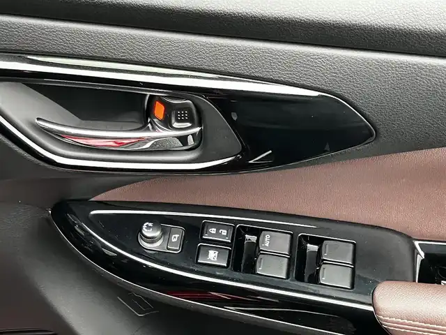 スズキ フロンクス 山口県 2024(令6)年 0.8万km 赤Ⅱ 4WD/デュアルセンサー/　ブレーキサポートII/純正ナビ＆フルセグTV/　＆全方位モニター/純正LEDヘッドライト/純正16インチアルミ/フロントシートヒーター/ヘッドアップディスプレイ/おくだけ充電/レーンキープアシスト/衝突被害軽減ブレーキ/アダプティブ/　クルーズコントロール/パドルシフト/オートハイビーム