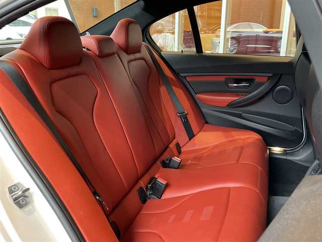 ＢＭＷ Ｍ３ セダン 宮城県 2016(平28)年 3.5万km アルピンホワイトⅢ インテリジェントセーフティ/レーンディパーチャーウォーニング/ヘッドアップディスプレイ/iDriveナビゲーションシステム/フルセグTV/バックカメラ/前後PDC/レッドレザーシート/シートヒーター/メモリ機能付きパワーシート/純正19インチAW（ブラック塗装）/LEDヘッドライト/オートライト /クルーズコントロール/カーボンルーフ/カーボンインテリアトリム/コンフォートアクセス/ルームミラー一体型ETC車載器