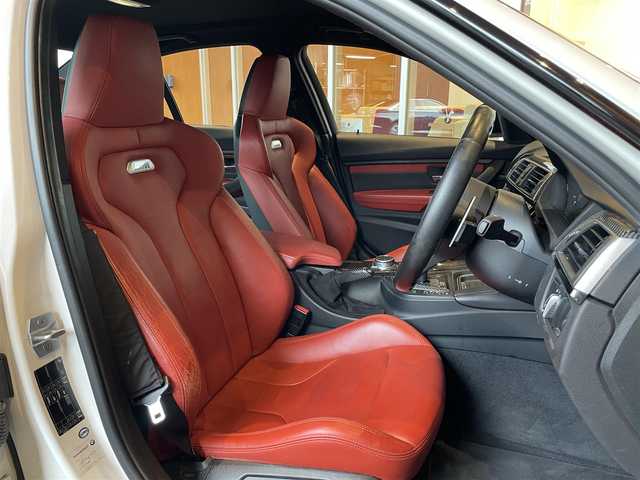 ＢＭＷ Ｍ３ セダン 宮城県 2016(平28)年 3.5万km アルピンホワイトⅢ インテリジェントセーフティ/レーンディパーチャーウォーニング/ヘッドアップディスプレイ/iDriveナビゲーションシステム/フルセグTV/バックカメラ/前後PDC/レッドレザーシート/シートヒーター/メモリ機能付きパワーシート/純正19インチAW（ブラック塗装）/LEDヘッドライト/オートライト /クルーズコントロール/カーボンルーフ/カーボンインテリアトリム/コンフォートアクセス/ルームミラー一体型ETC車載器
