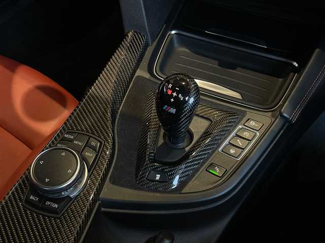 ＢＭＷ Ｍ３ セダン 宮城県 2016(平28)年 3.5万km アルピンホワイトⅢ インテリジェントセーフティ/レーンディパーチャーウォーニング/ヘッドアップディスプレイ/iDriveナビゲーションシステム/フルセグTV/バックカメラ/前後PDC/レッドレザーシート/シートヒーター/メモリ機能付きパワーシート/純正19インチAW（ブラック塗装）/LEDヘッドライト/オートライト /クルーズコントロール/カーボンルーフ/カーボンインテリアトリム/コンフォートアクセス/ルームミラー一体型ETC車載器