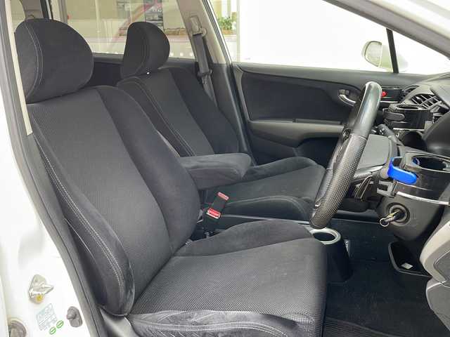 ホンダ ストリーム RSZ HDDナビエディション 神奈川県 2009(平21)年 12.9万km プレミアムホワイトパール 純正HDDインターナビ/ DVD/CD/MSV/FM/AM/社外フルセグチューナー/バックカメラ/ETC/リモコンキー/純正フロアマット/オートライト/HIDヘッドライト/フォグランプ/純正１８インチAW/ドアバイザー/保証書/取扱説明書
