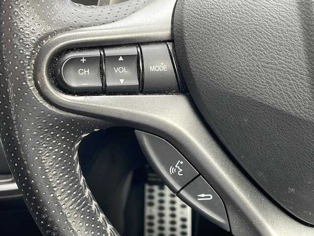 ホンダ ストリーム RSZ HDDナビエディション 神奈川県 2009(平21)年 12.9万km プレミアムホワイトパール 純正HDDインターナビ/ DVD/CD/MSV/FM/AM/社外フルセグチューナー/バックカメラ/ETC/リモコンキー/純正フロアマット/オートライト/HIDヘッドライト/フォグランプ/純正１８インチAW/ドアバイザー/保証書/取扱説明書